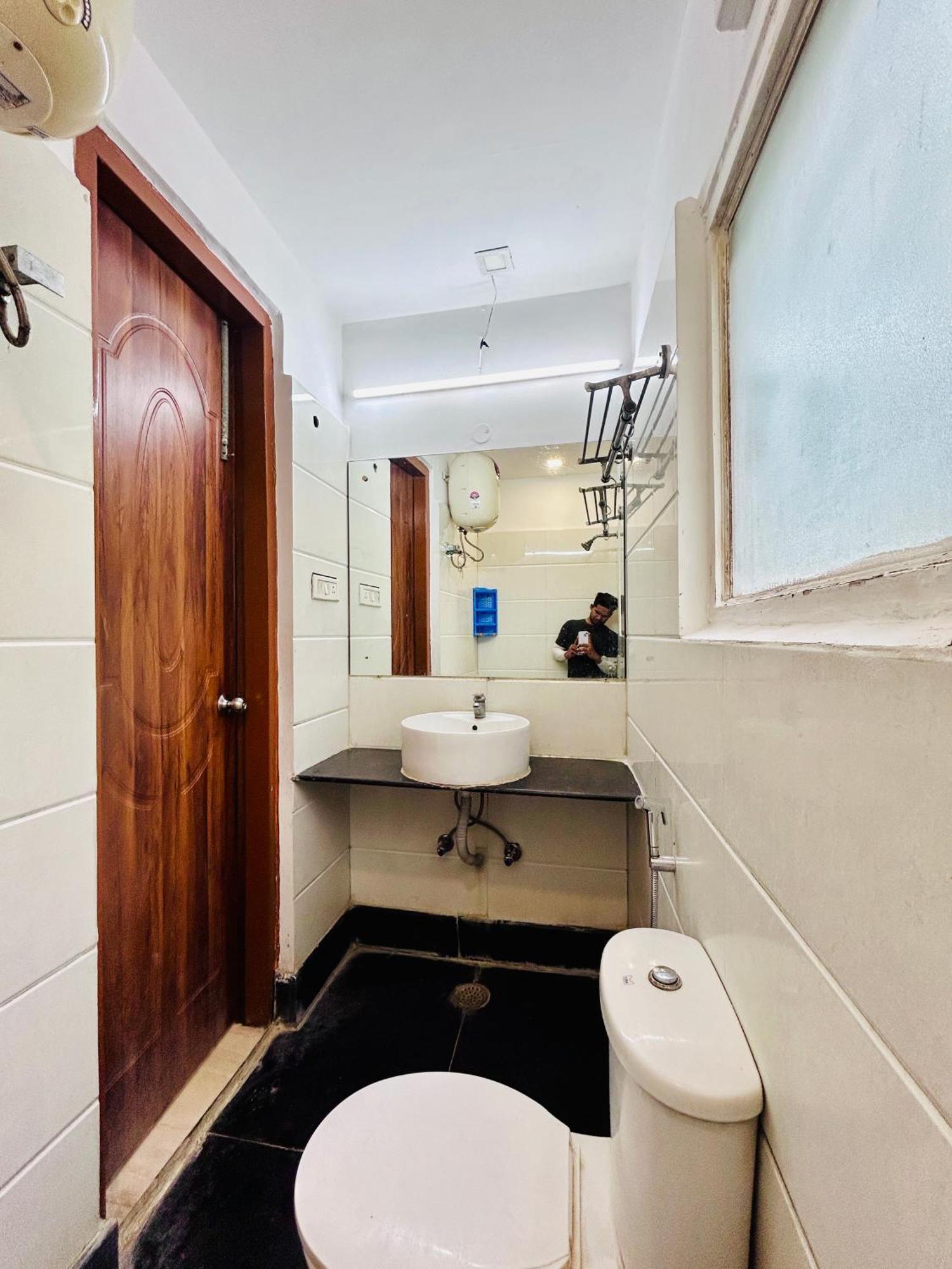 Hotel Satwah Home Stay Just 10 Minute Away Form Nizamuddin Railway Station New Delhi Exterior photo