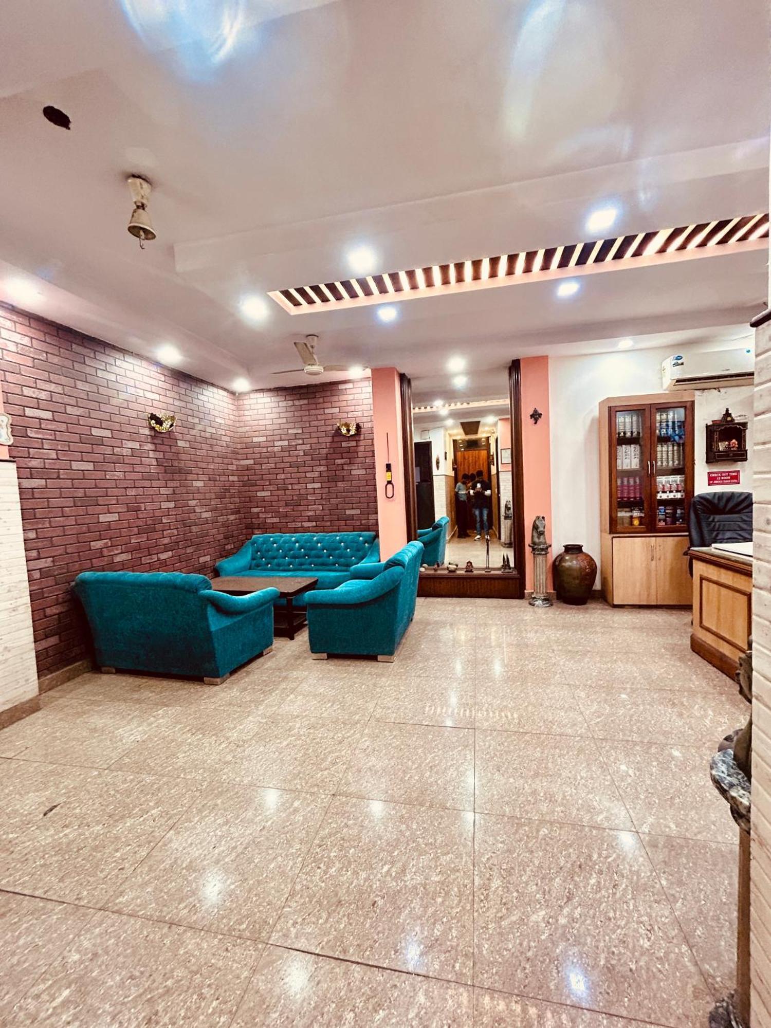 Hotel Satwah Home Stay Just 10 Minute Away Form Nizamuddin Railway Station New Delhi Exterior photo