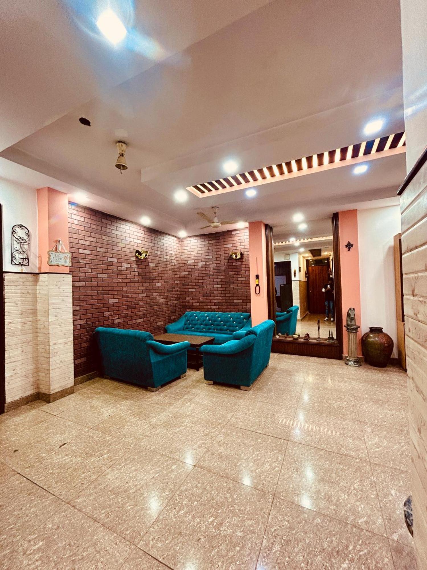 Hotel Satwah Home Stay Just 10 Minute Away Form Nizamuddin Railway Station New Delhi Exterior photo