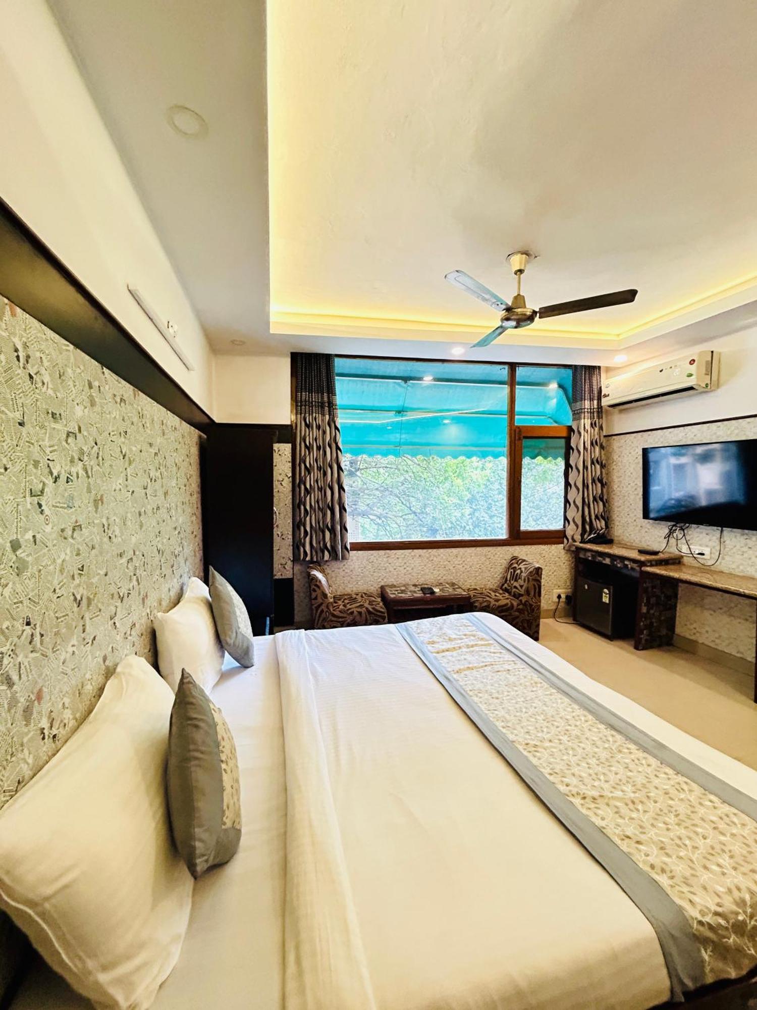 Hotel Satwah Home Stay Just 10 Minute Away Form Nizamuddin Railway Station New Delhi Exterior photo