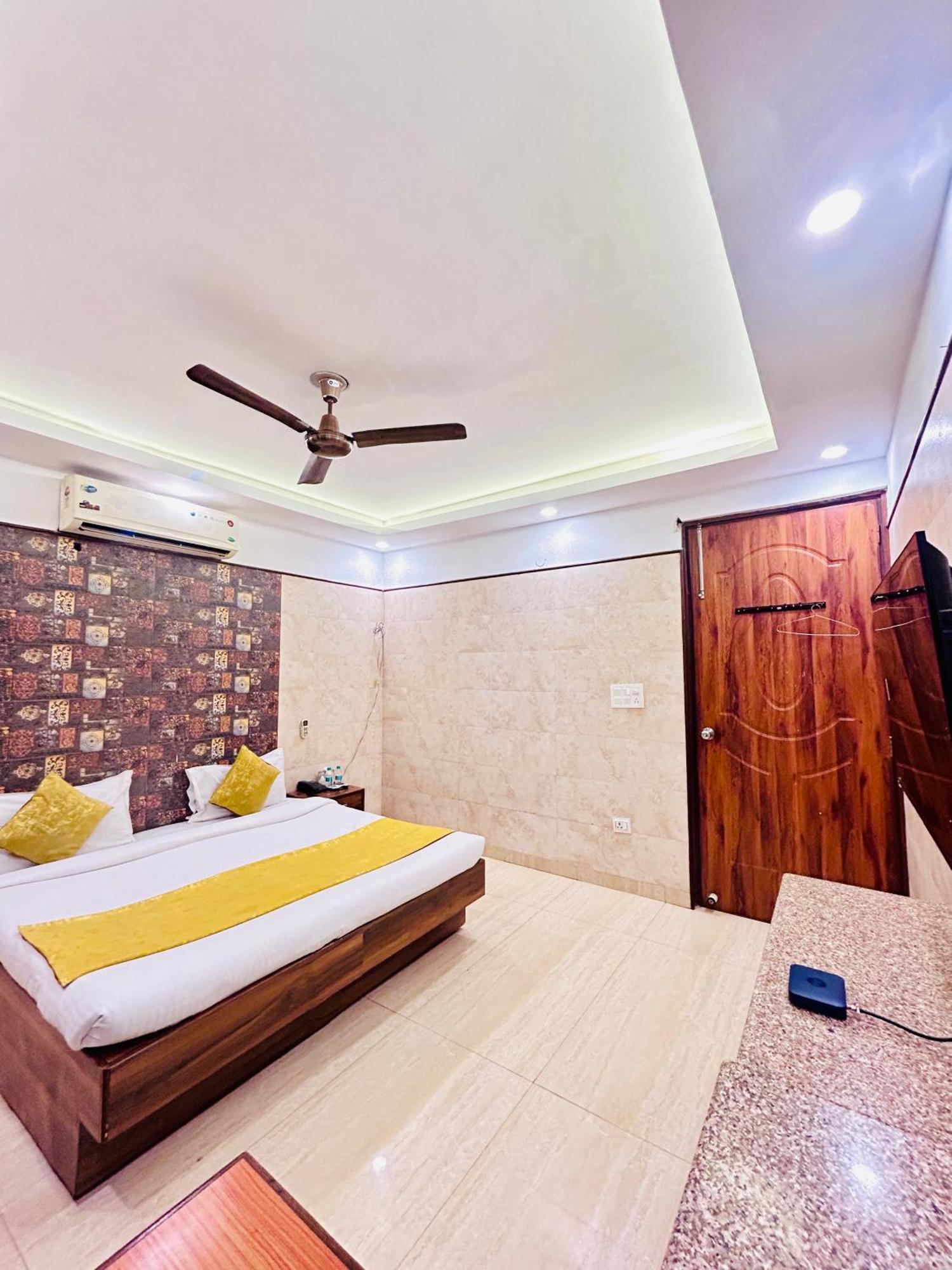 Hotel Satwah Home Stay Just 10 Minute Away Form Nizamuddin Railway Station New Delhi Exterior photo