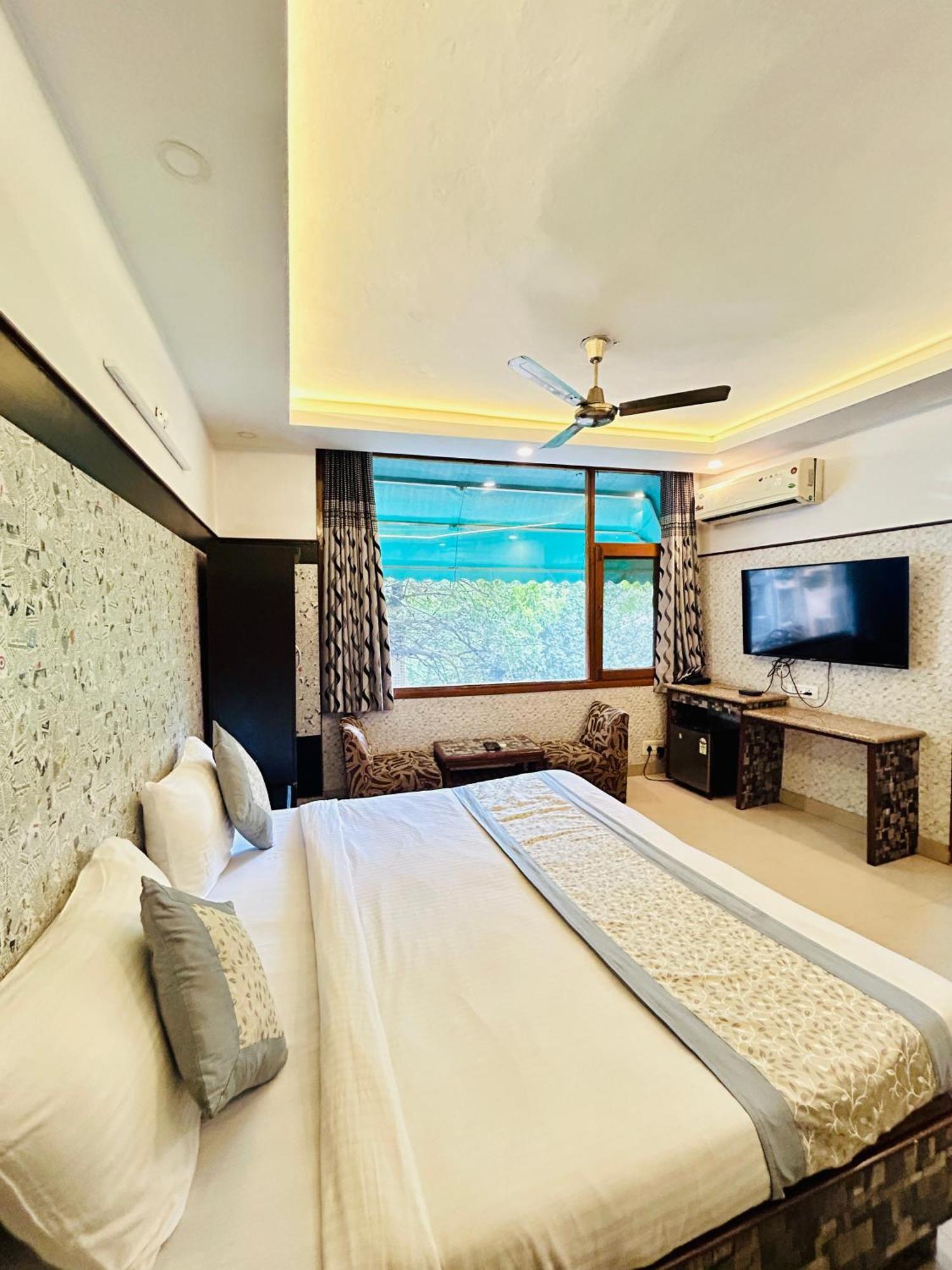Hotel Satwah Home Stay Just 10 Minute Away Form Nizamuddin Railway Station New Delhi Exterior photo