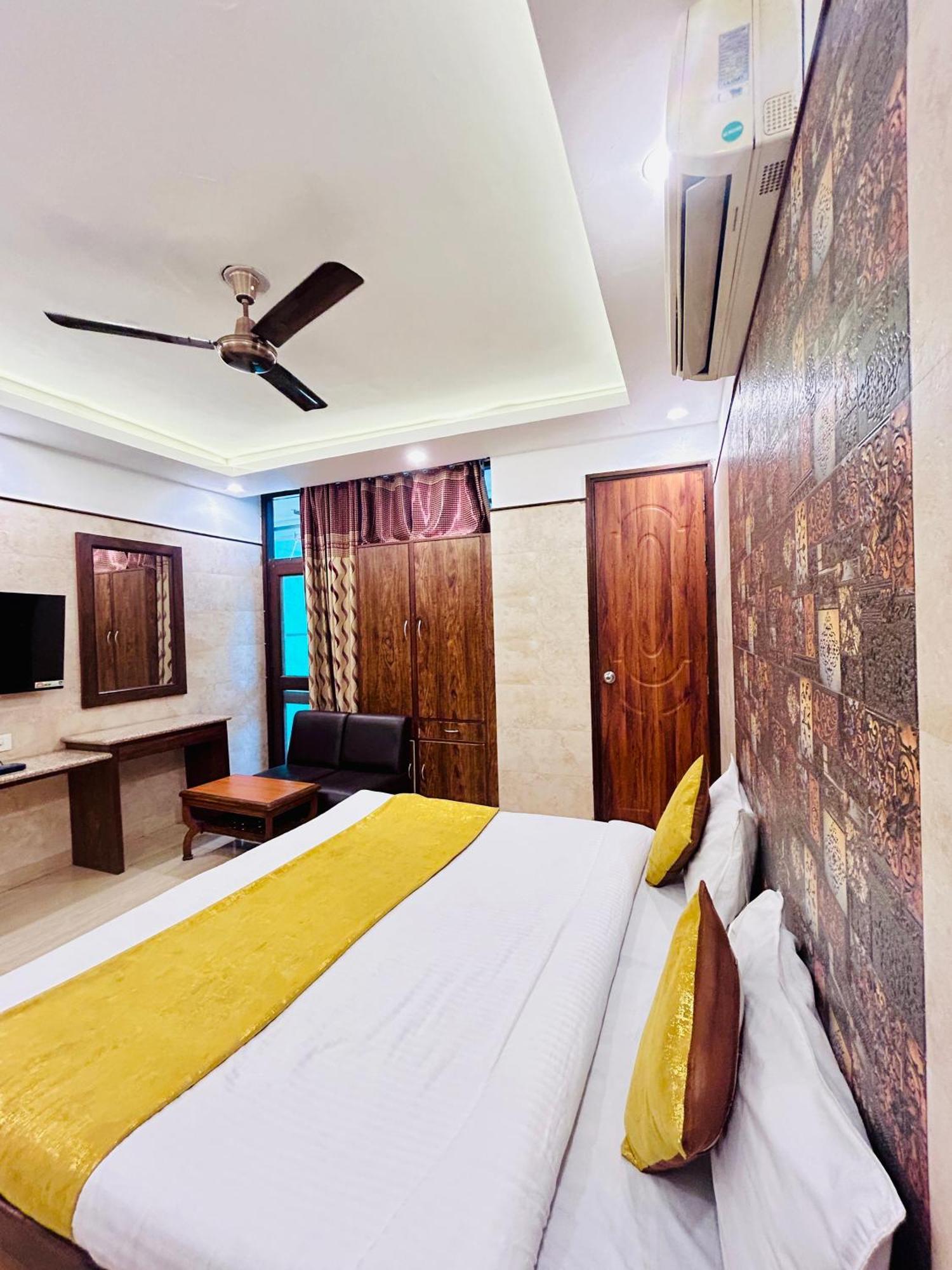 Hotel Satwah Home Stay Just 10 Minute Away Form Nizamuddin Railway Station New Delhi Exterior photo