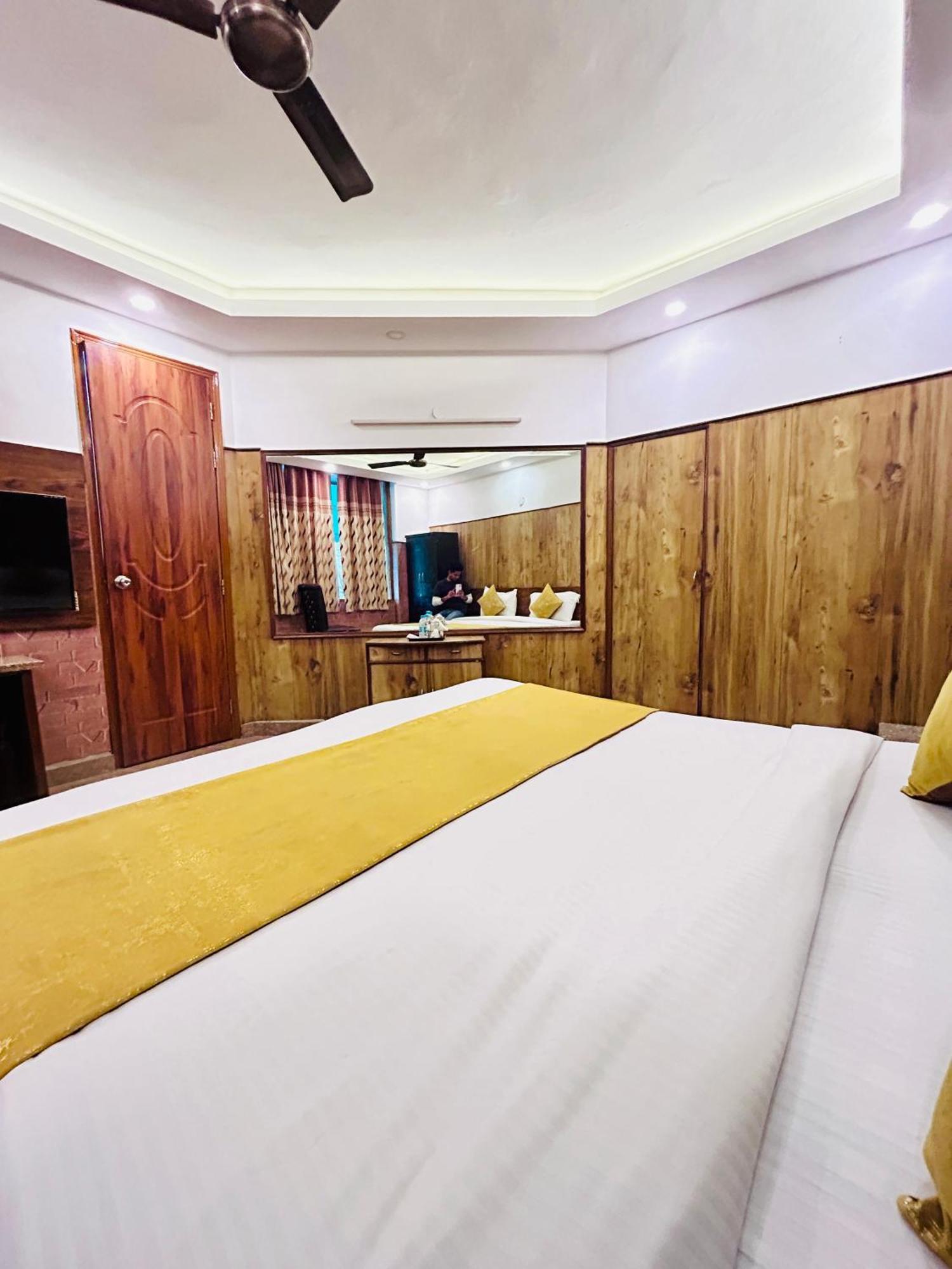 Hotel Satwah Home Stay Just 10 Minute Away Form Nizamuddin Railway Station New Delhi Exterior photo