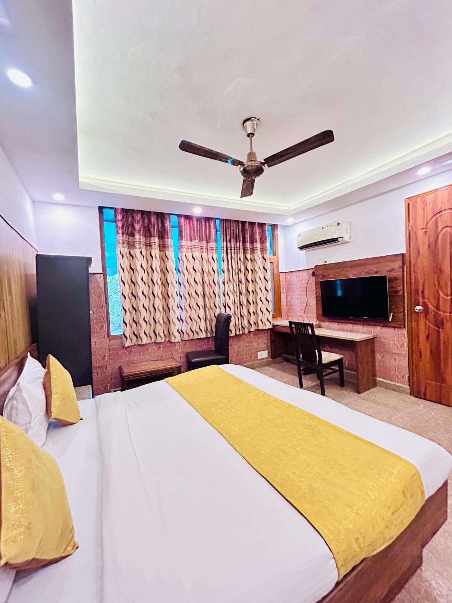 Hotel Satwah Home Stay Just 10 Minute Away Form Nizamuddin Railway Station New Delhi Exterior photo