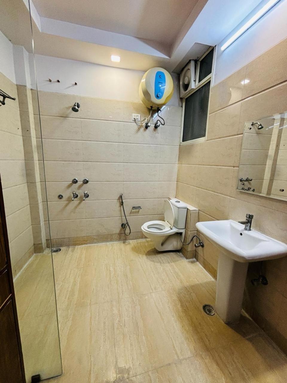 Hotel Satwah Home Stay Just 10 Minute Away Form Nizamuddin Railway Station New Delhi Exterior photo